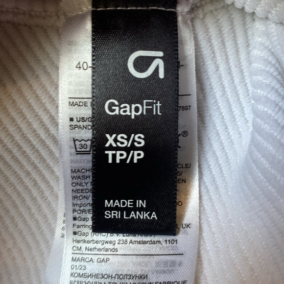 Gap Fit Crop Top - Picture 3 of 4